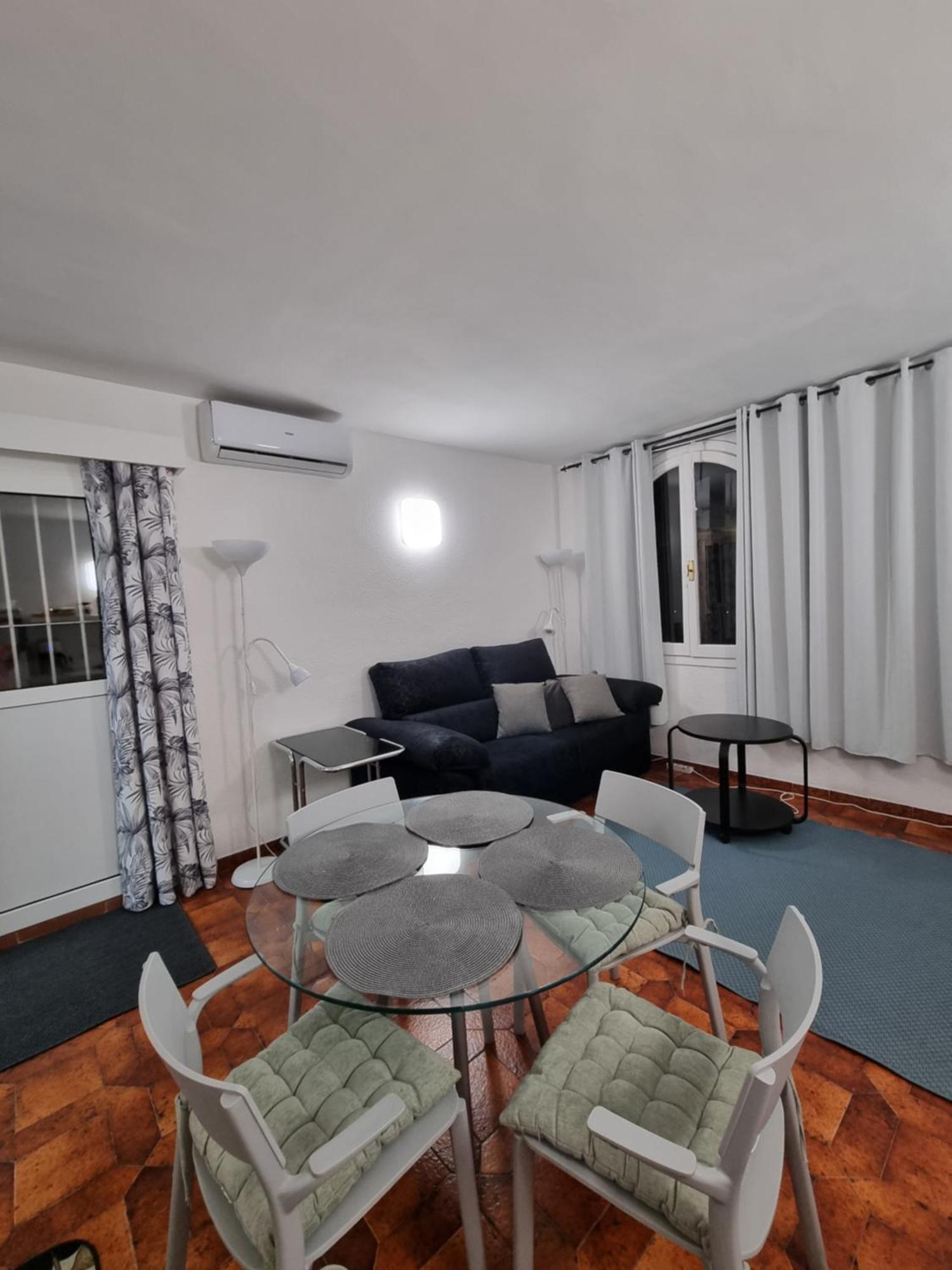 Comfortable One Bedroom Apartment Фуeнхирола Екстериор снимка