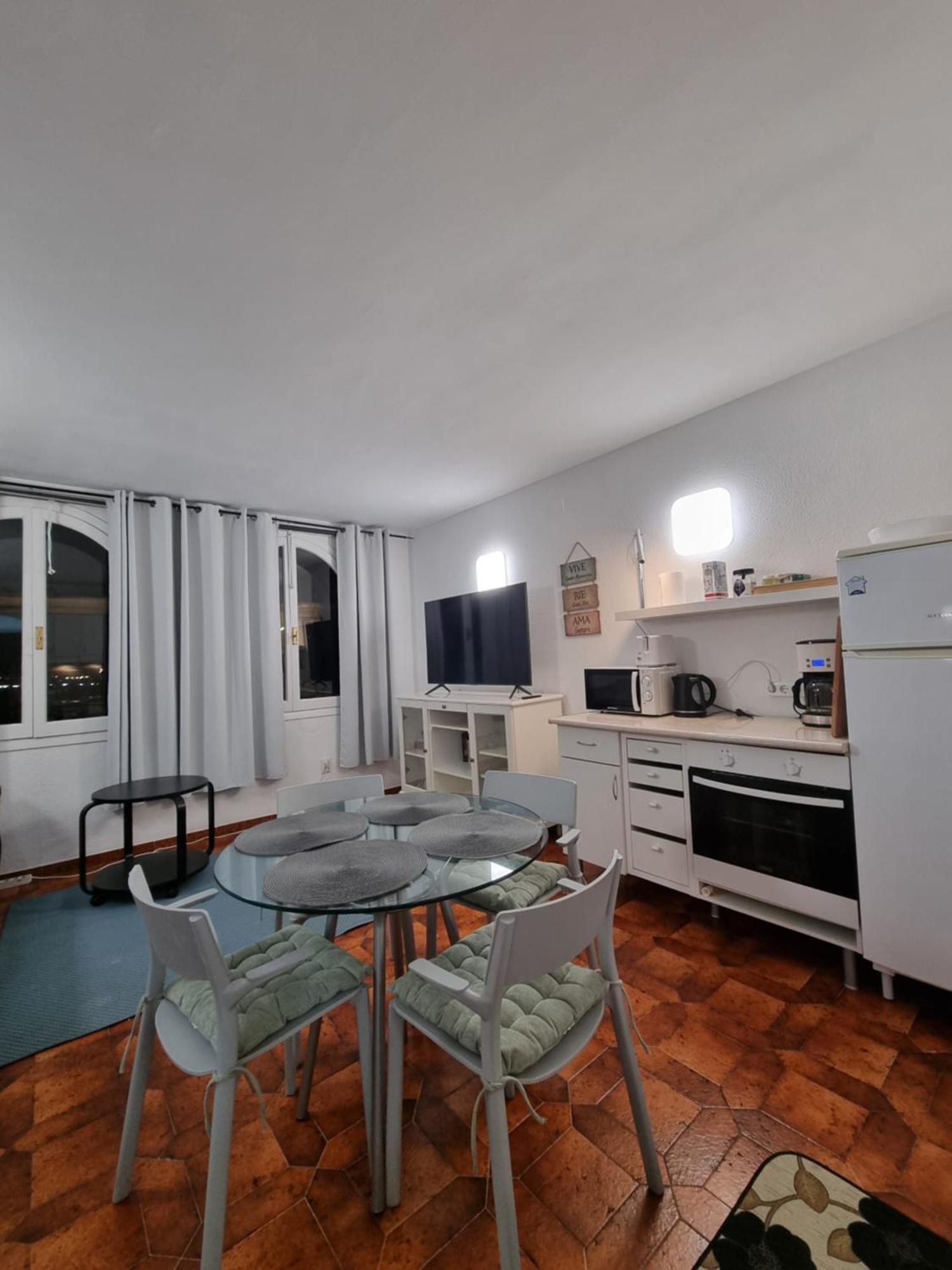 Comfortable One Bedroom Apartment Фуeнхирола Екстериор снимка