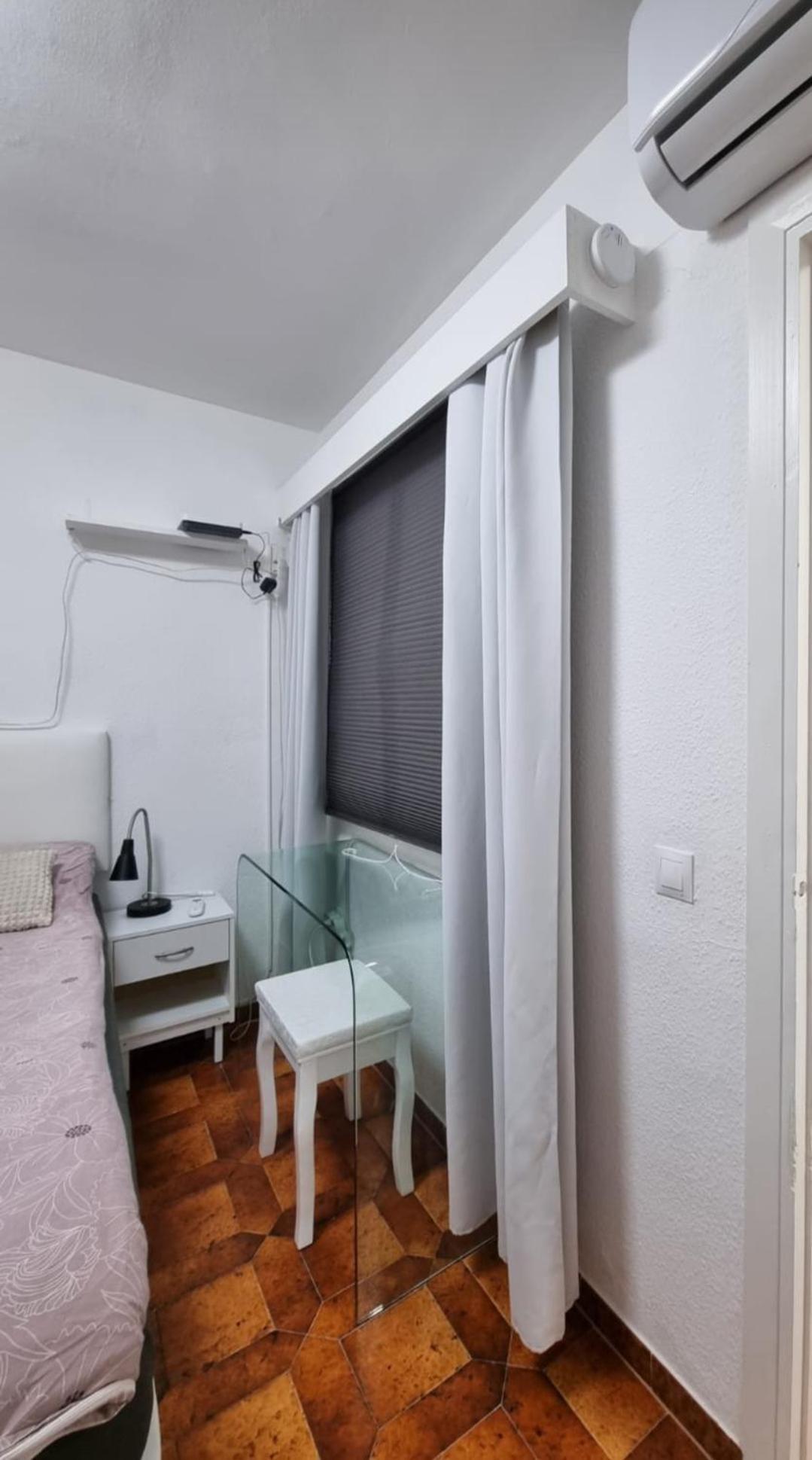Comfortable One Bedroom Apartment Фуeнхирола Екстериор снимка
